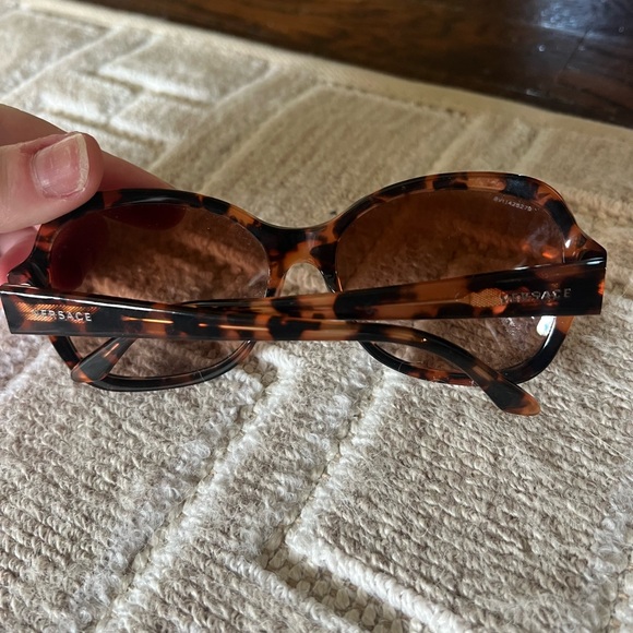Versace tortoise sunglasses - Picture 4 of 4